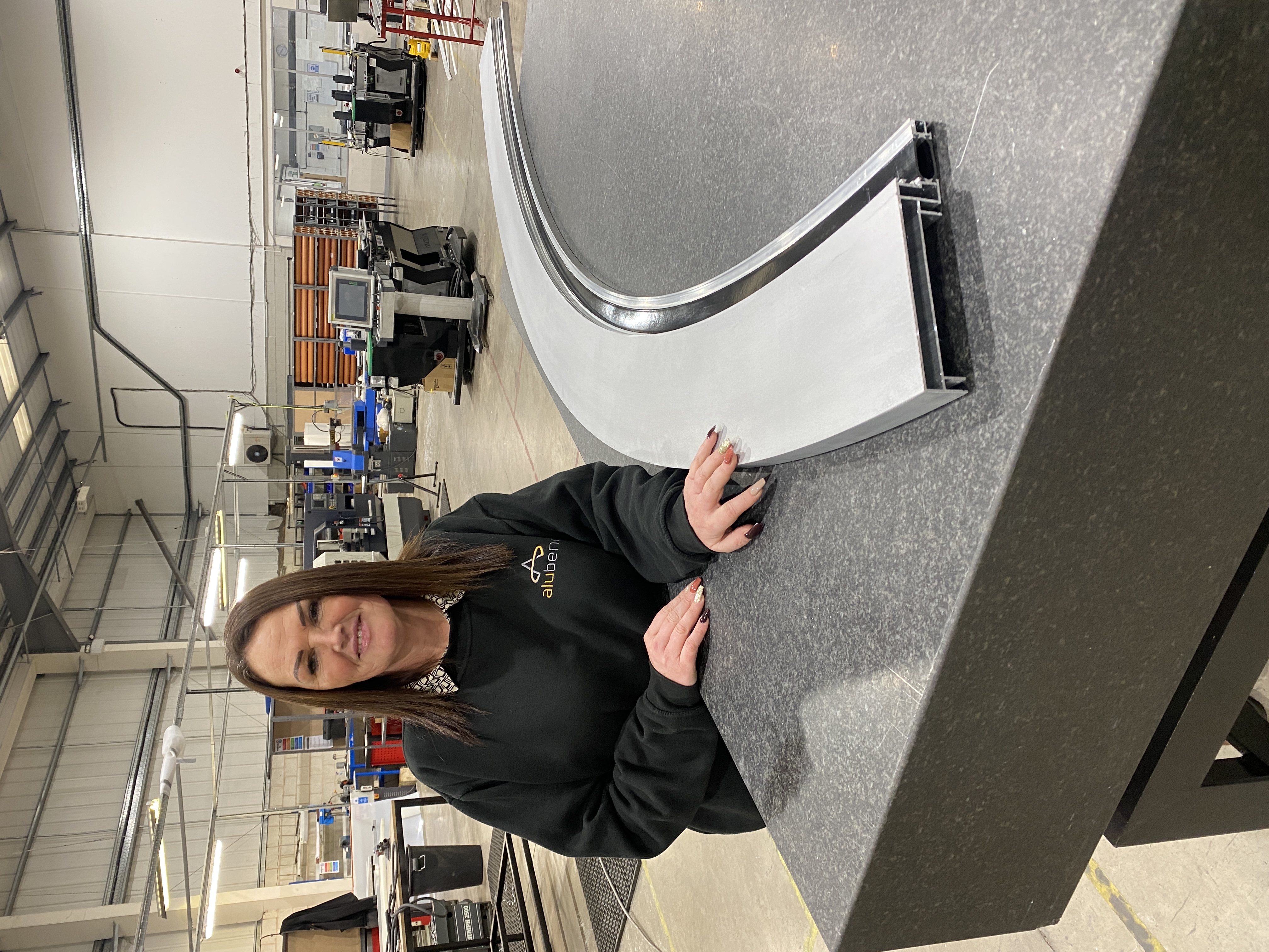 Curved-aluminium-curtain-wall-profile-bending